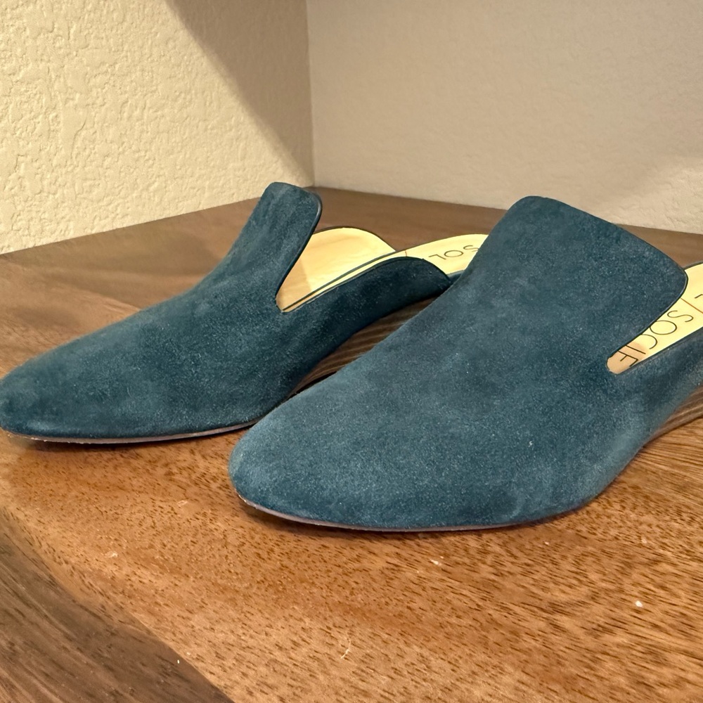 Sole Society Women’s Navy Suede Mules